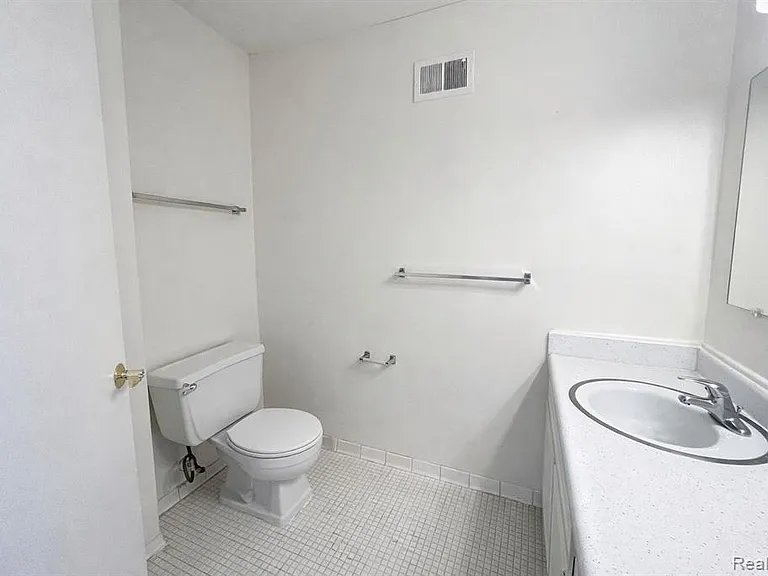 1935 Axtell Dr #3 — Photo 6