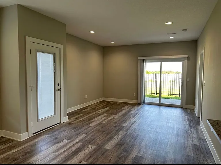 12138 W 33rd St N — Photo 3