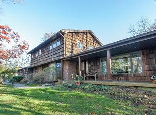 26 Cottontail Rd, Melville, NY 11747