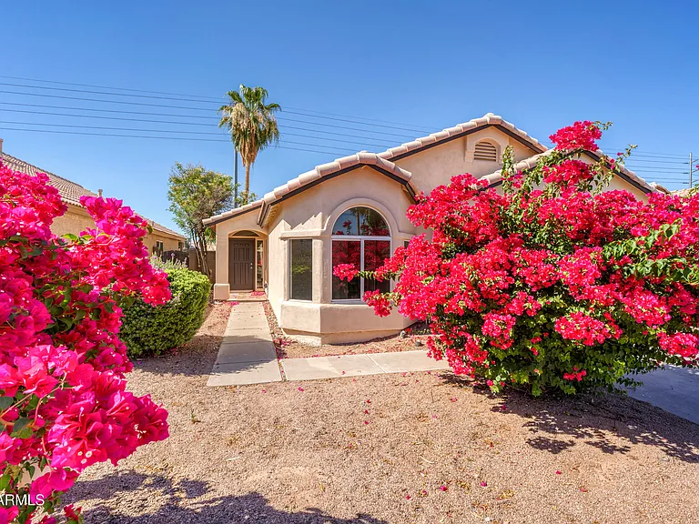 3321 W Gary Dr — Photo 2