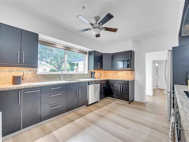 630 NE 117th St — Photo 31