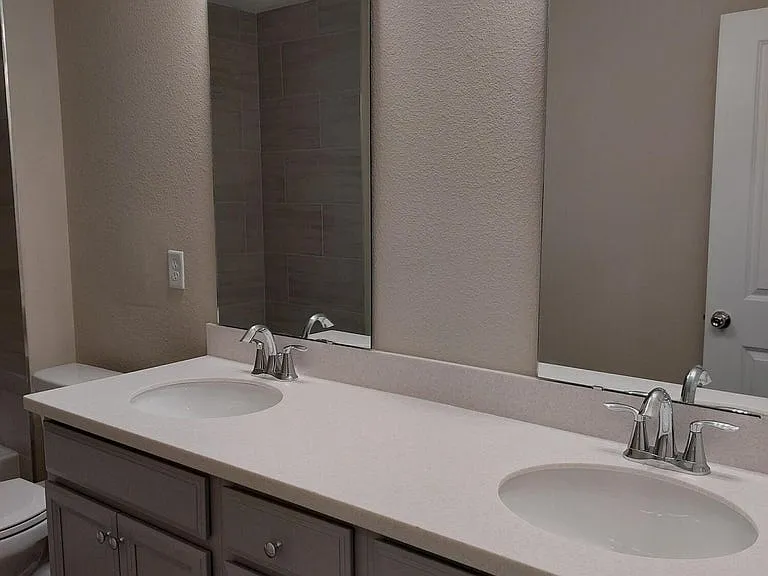 12911 Josslyn Ln — Photo 11