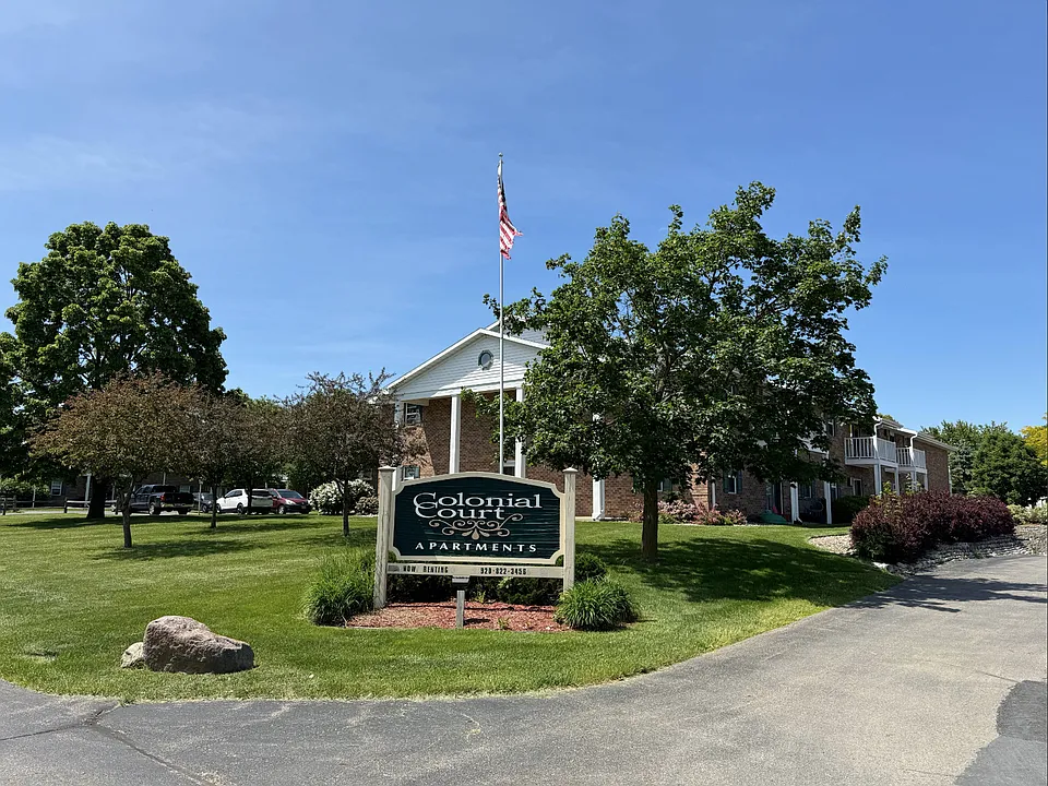 Colonial Court Apartments