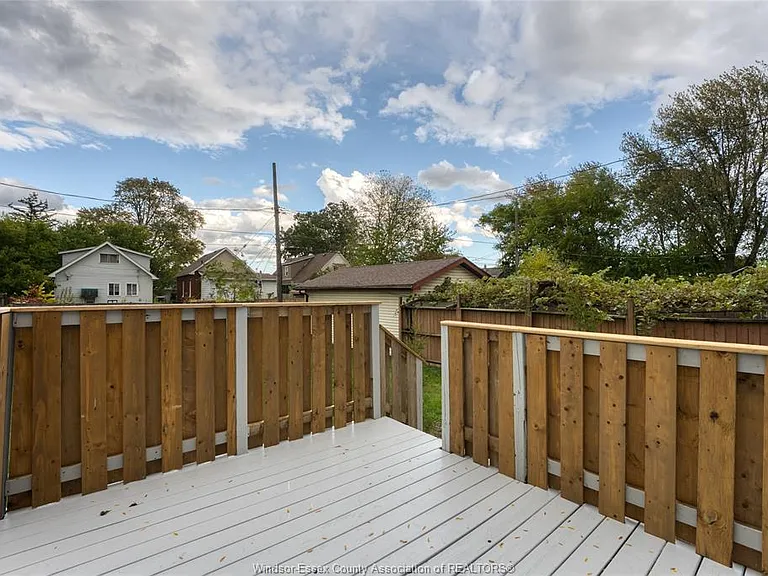 2226 Mercer St — Photo 31