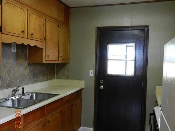 3rd image of 619 Satsuma Ave