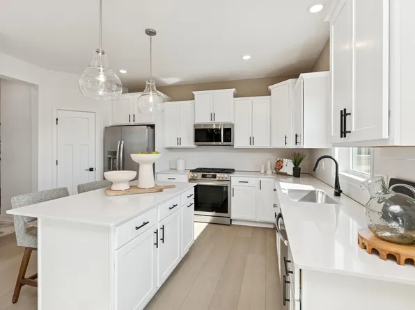 5165 Windlass Dr, Woodbury, MN 55129