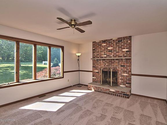 4th image of 156 Erica Dr