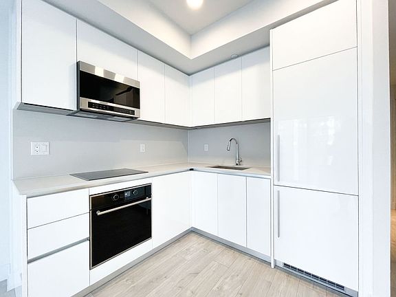 5th image of 8 Cumberland St #3205