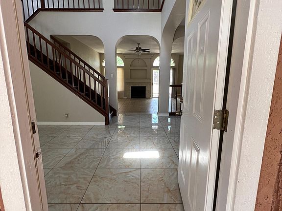 3rd image of 6926 Sunriver Dr