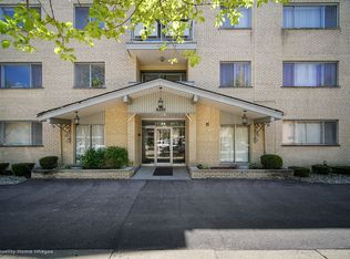 5251 Galitz St APT 202, Skokie, IL 60077