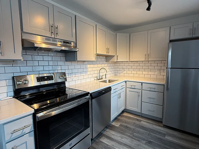 181 School St #5 — Photo 3