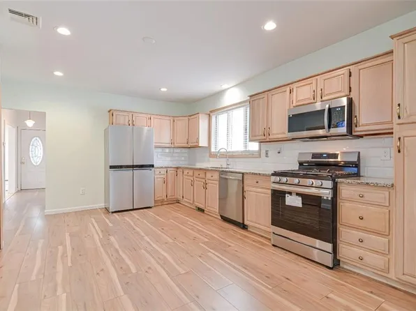 175 Flint Ave, Cranston, RI 02910