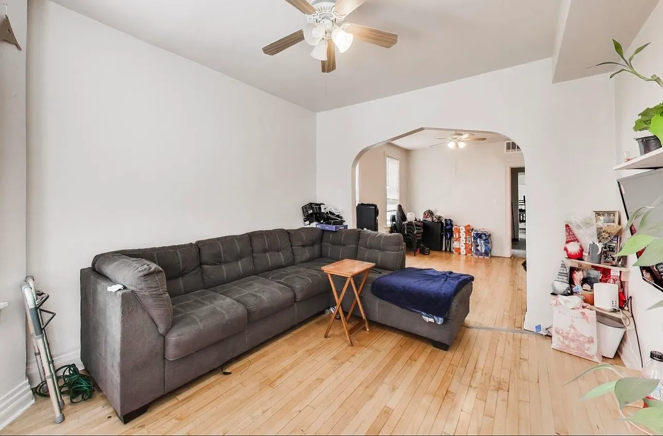 5 bed, 2240 sqft, $2,800 — Photo 2