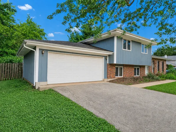 4N275 Avard Rd, West Chicago, IL 60185