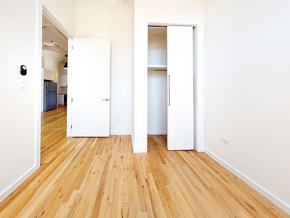 3rd image of 315 Seigel St APT 204