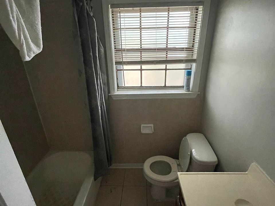 2nd image of 3388 Swanson St