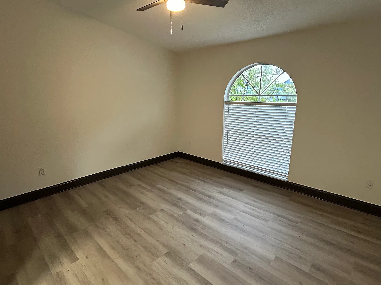 3 bed, 2.5 bath, 1296 sqft, $2,000 — Photo 4