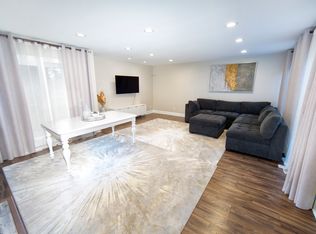 1228 W Baldwin Ct, Mequon, WI 53092