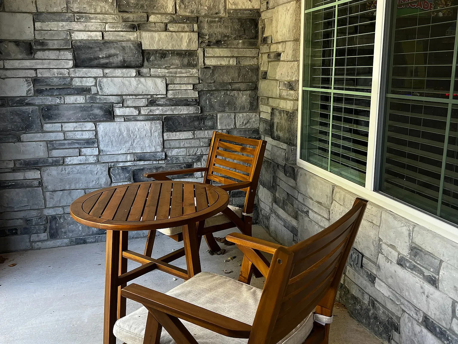 3 bed, 2.5 bath, 1621 sqft, $2,200 — Photo 2
