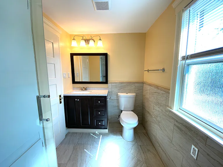 832 Georgia St #B — Photo 17