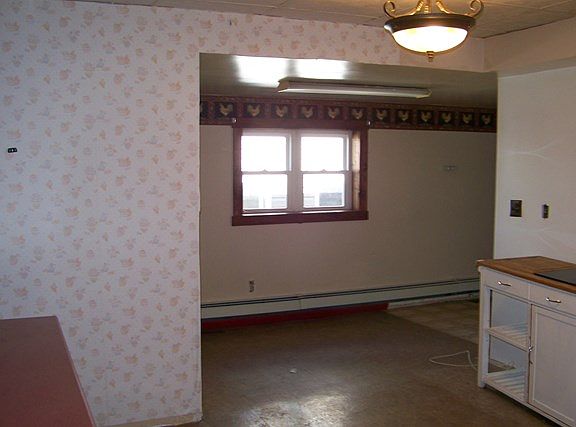 5th image of 204 E Elm St