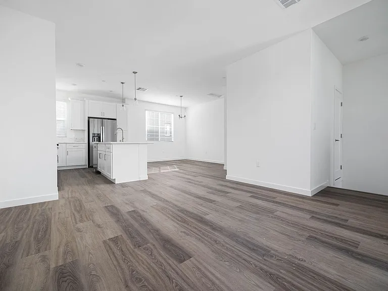 Raintree Court — Photo 9