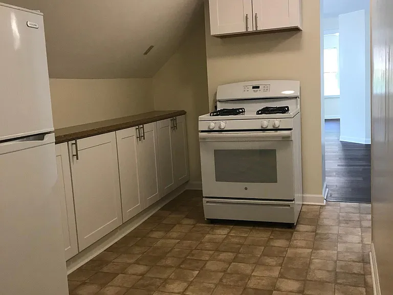 1325 Sloane Ave #3 — Photo 3