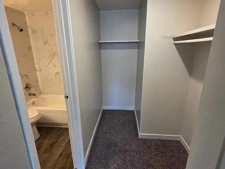 Sunstone Apartments — Photo 33