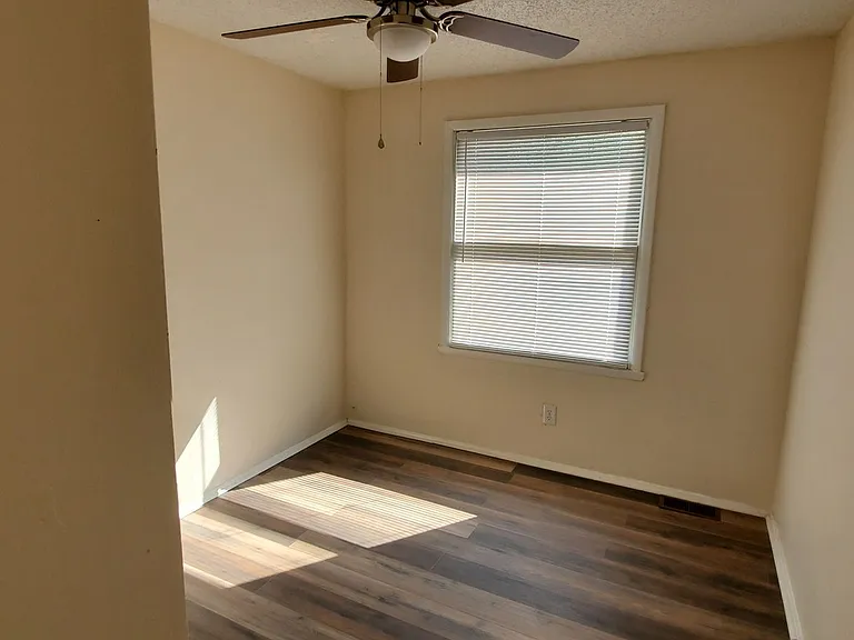 7402 Brigmore Dr — Photo 27