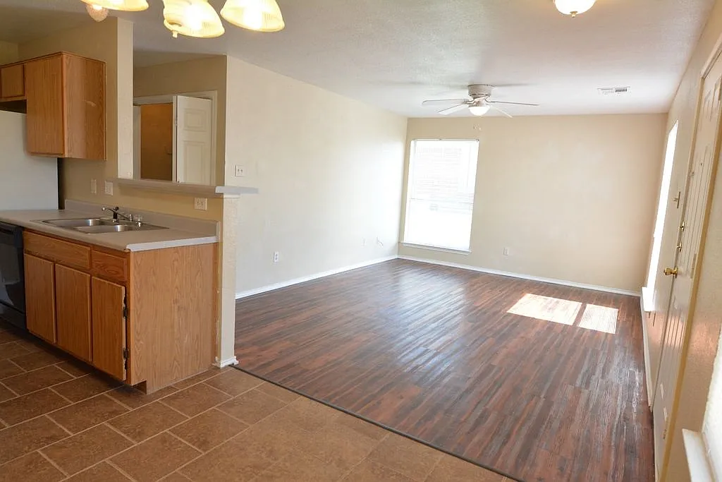 2202 Wright Way — Photo 4