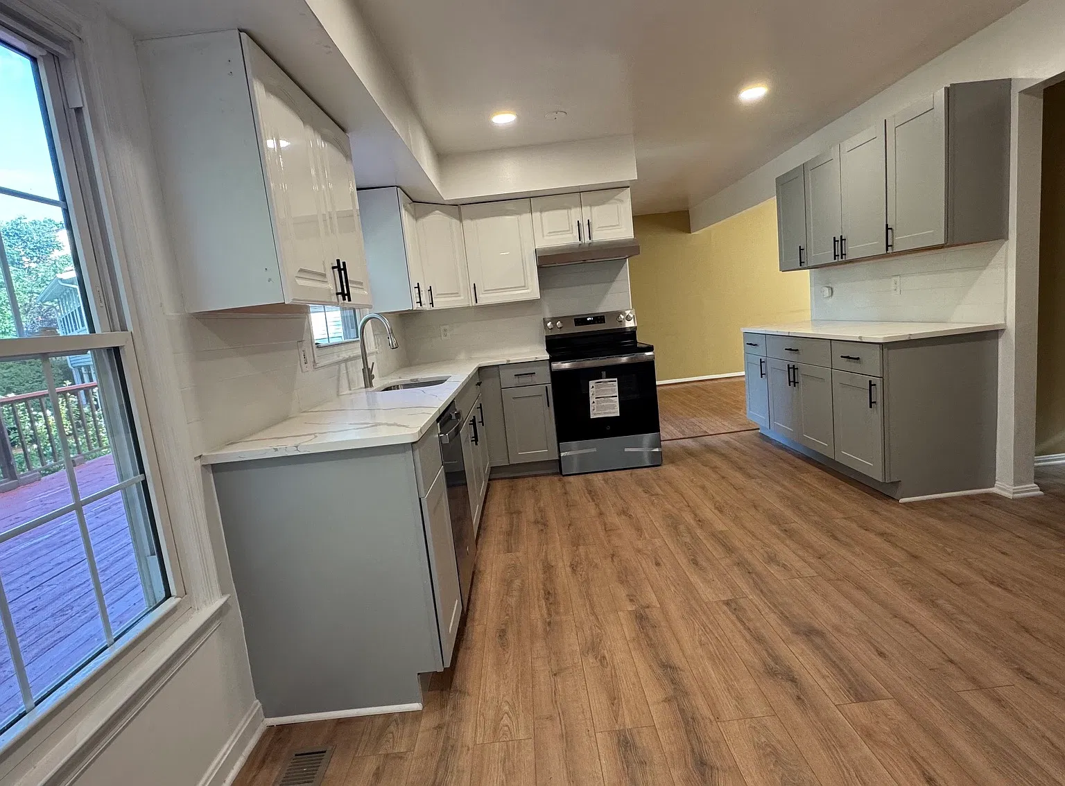5 bed, 4.5 bath, 2361 sqft, $800 — Photo 1