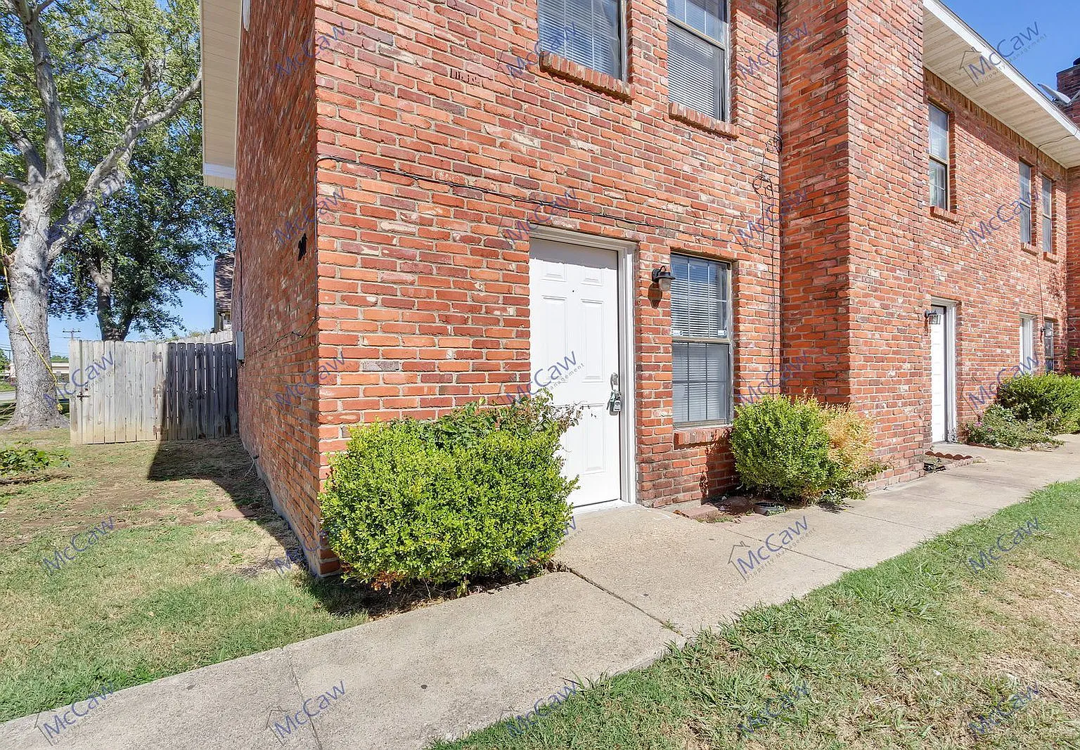 2 bed, 2.0 bath, 1072 sqft, $1,575 — Photo 2