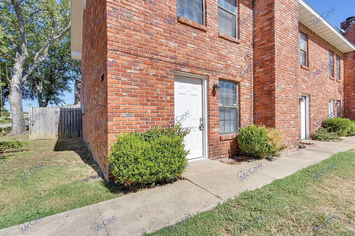Building Photo - 210 Rolston Rd #1