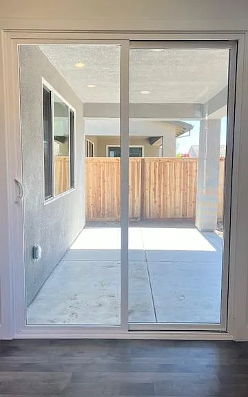 435 Avendale Dr — Photo 23