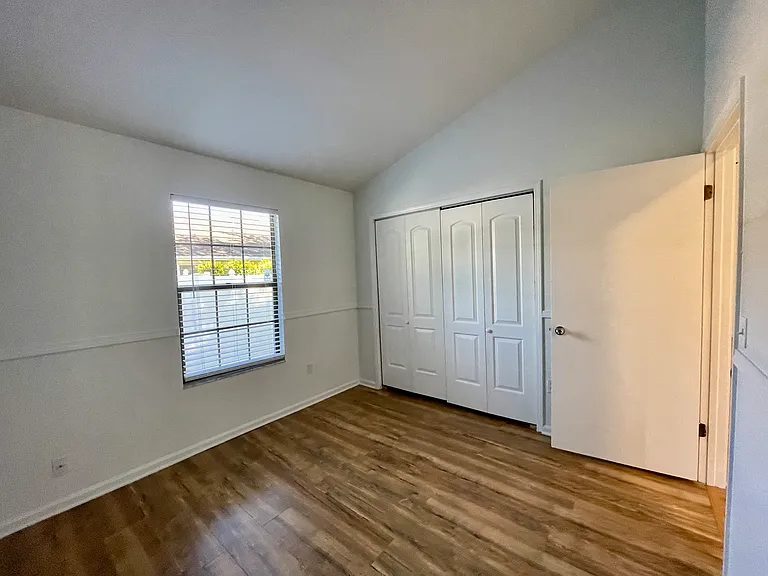 Middle Bedroom