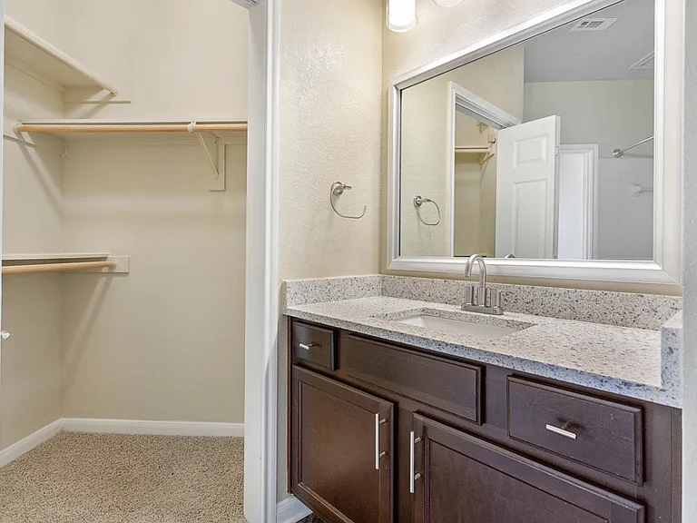 Las Brisas Apartments — Photo 132