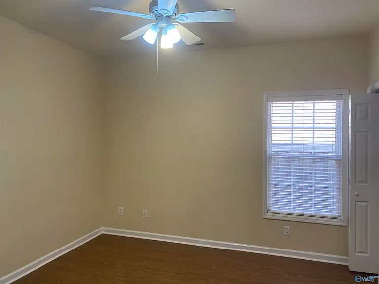 153 Canterbury Dr — Photo 12