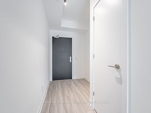 3rd image of 458 Richmond St W #806