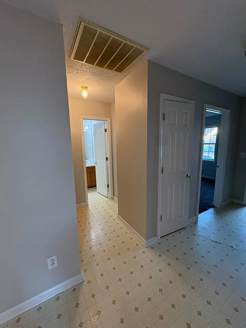 46-48 Heritage Way — Photo 3