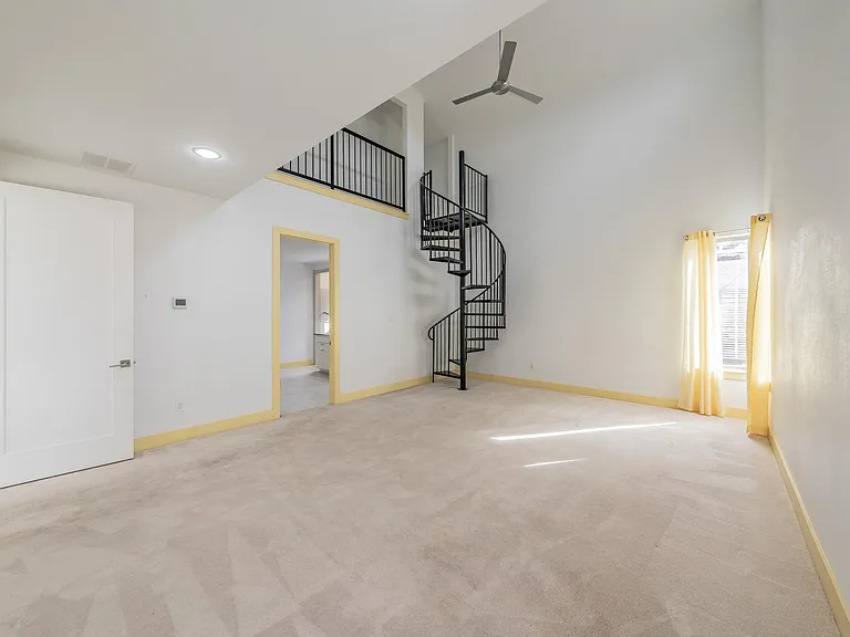 2400 Ridgecrest Dr — Photo 14