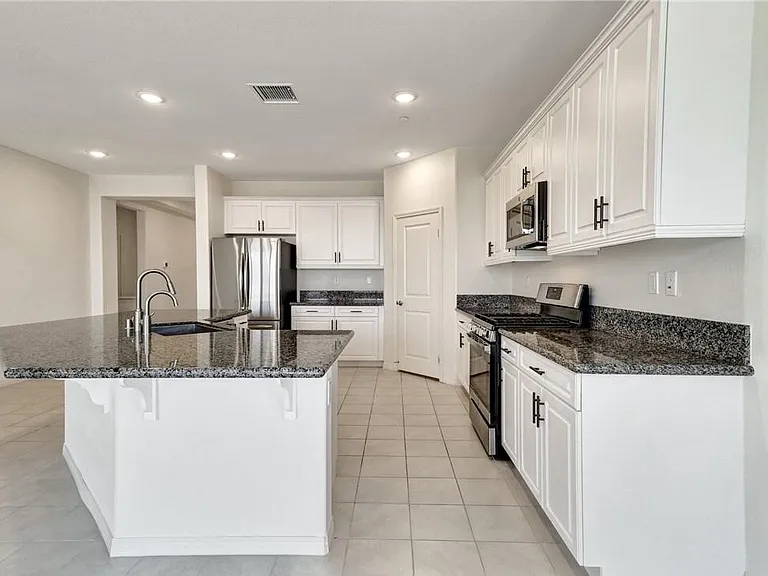 43885 Arancia Way — Photo 3