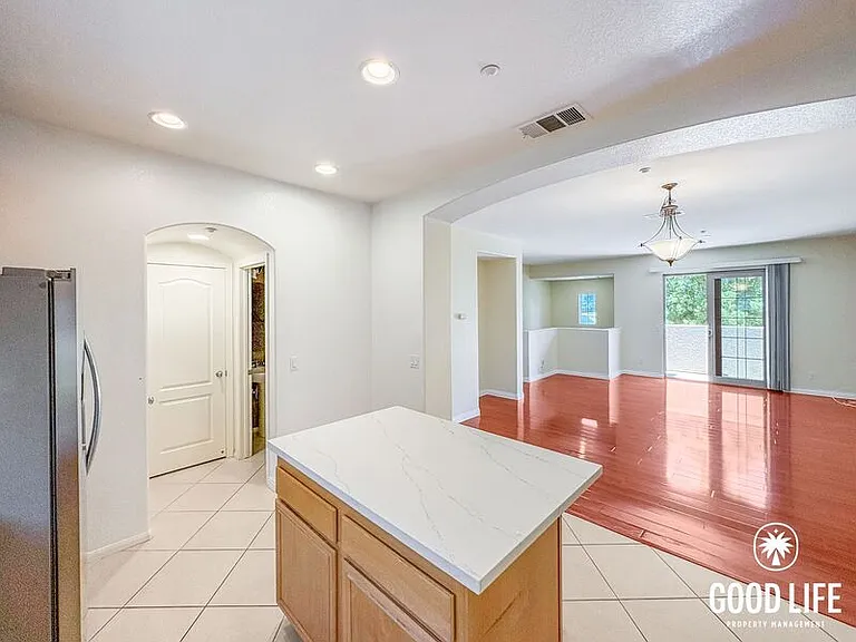264 Marquette Ave — Photo 4