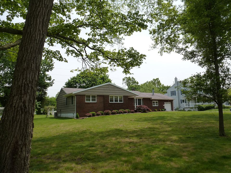 6 Center Ave