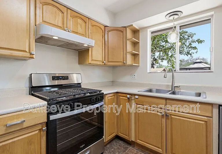 250 E Park Ave — Photo 11