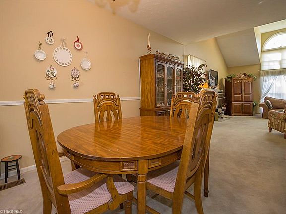 4th image of 33360 Chatham Dr