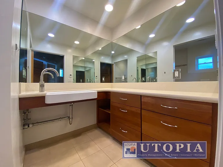 215 Blackpoint Ln — Photo 9