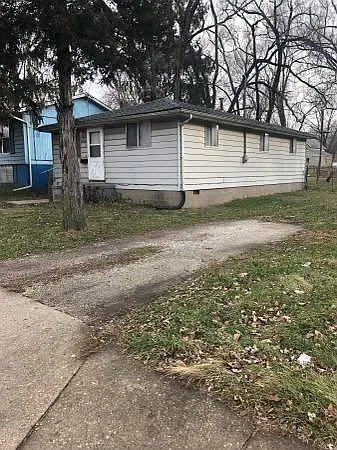2326 W Lincoln Ave photo 1