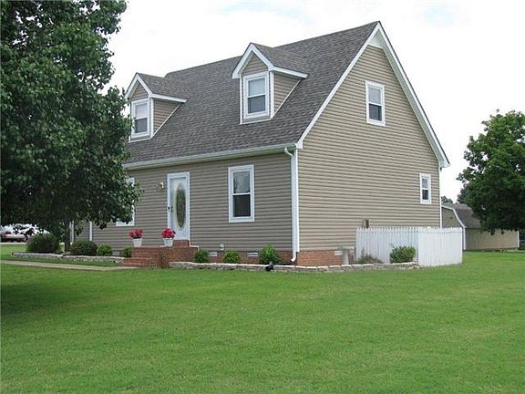 2nd image of 525 Morris Dr
