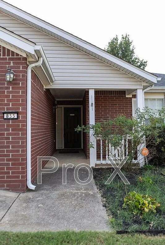 3 bed, 2.0 bath, 1302 sqft, $1,750 — Photo 4