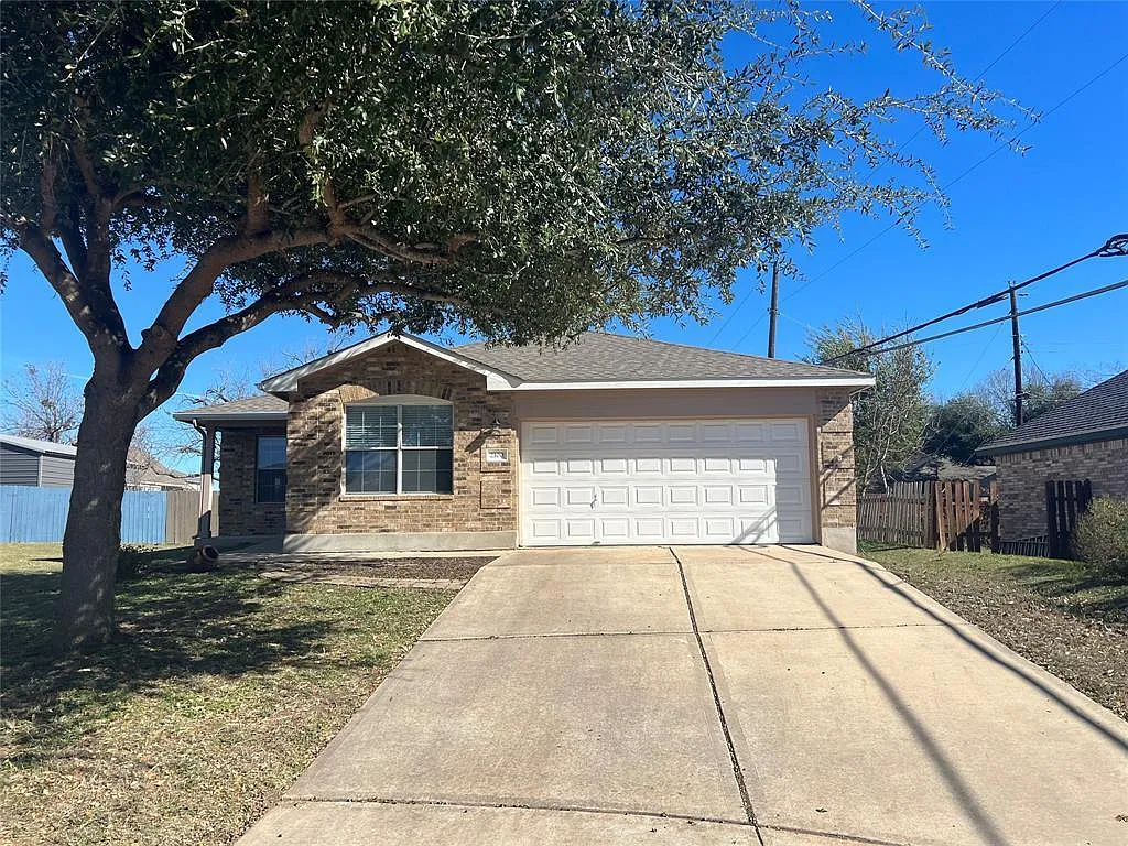 3 bed, 2.0 bath, 1704 sqft, $2,050 — Photo 1